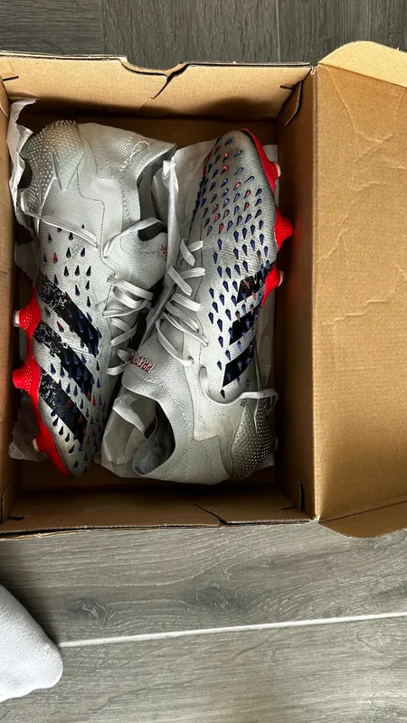 Shiten Kepuce futbolli Adidas Predator
