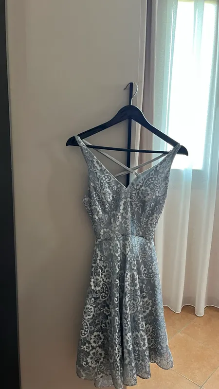 Fustan elegant me dantellë  - Imazhi 2