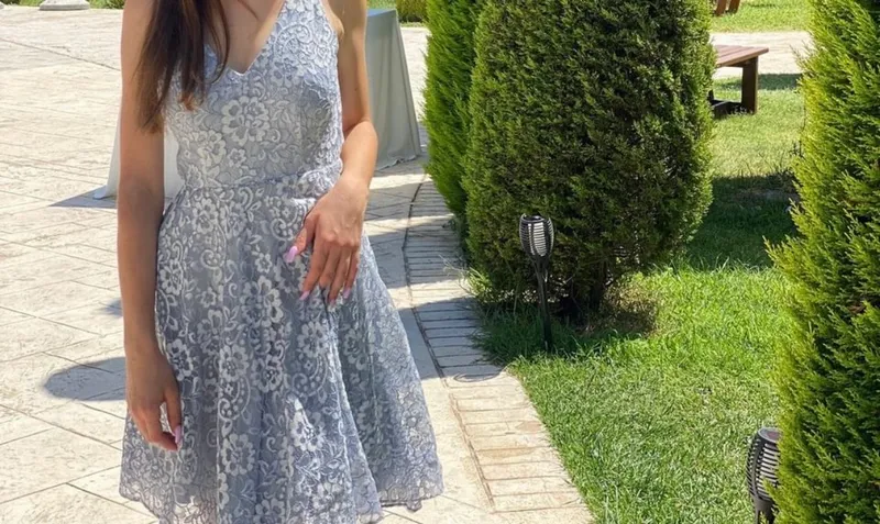 Fustan elegant me dantellë  - Imazhi 3