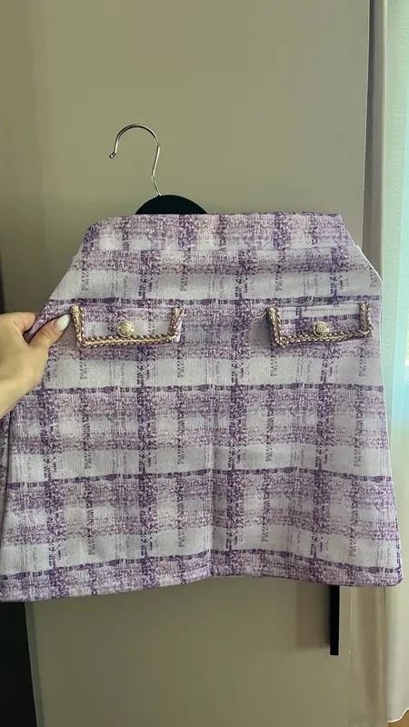 Kostum elegant femëror në stil klasik