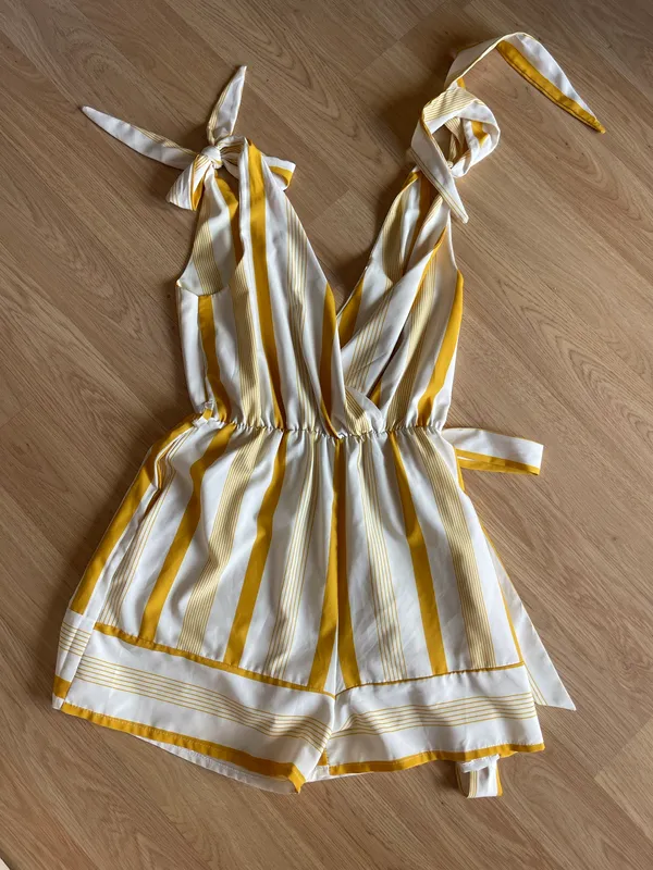 Jumpsuit me vija te bardha dhe te verdha