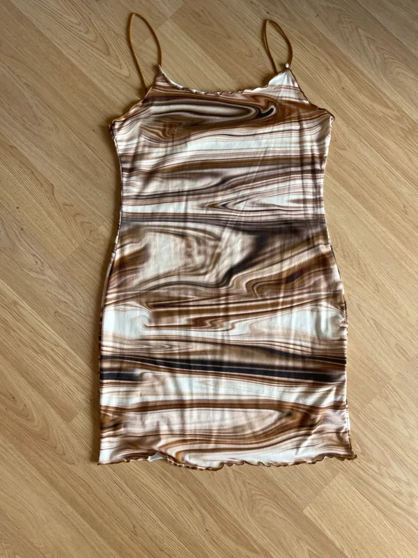 Fustan bodycon me print kafe