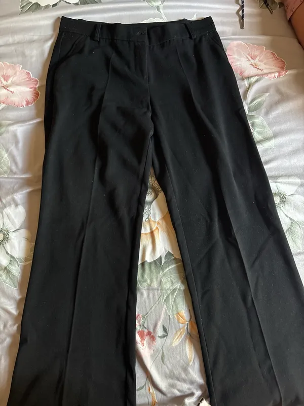 Pantallona flare bershka (pa etikete)