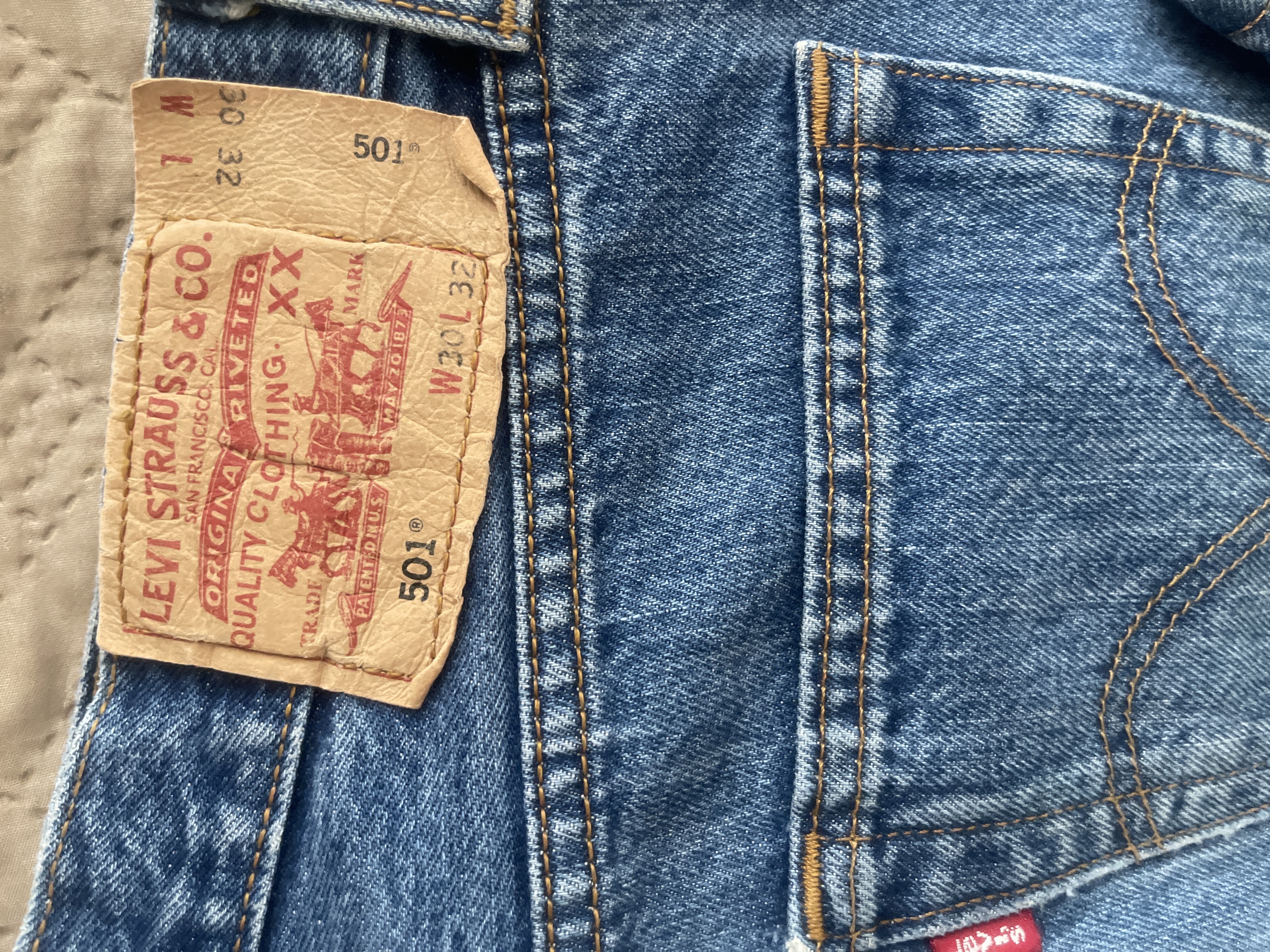 Xhinkse levi's  per meshkuj , por vishen dhe per femra