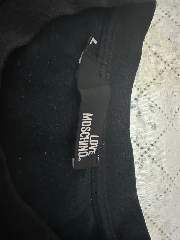 Love Moschino bluzë e zezë me logo